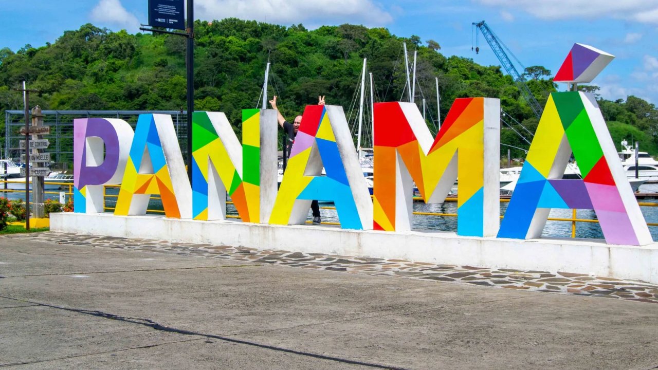 Causeway Amador, Panama City Tour