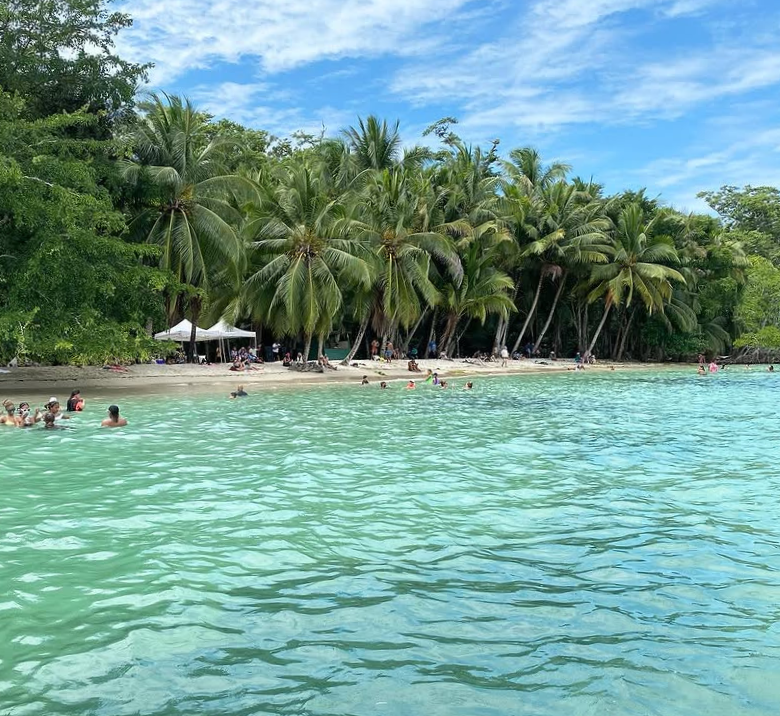 Beach on Isla Carenero Panama