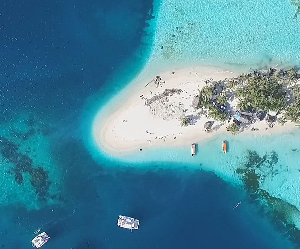 Boat excursion exploring Cayos Holandeses in Guna Yala Panama